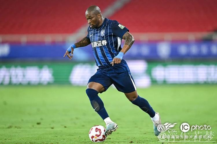 绍尔破门多点开花 武汉三镇大胜青岛海牛 绍尔破门多点开花 武汉三镇大胜青岛海牛