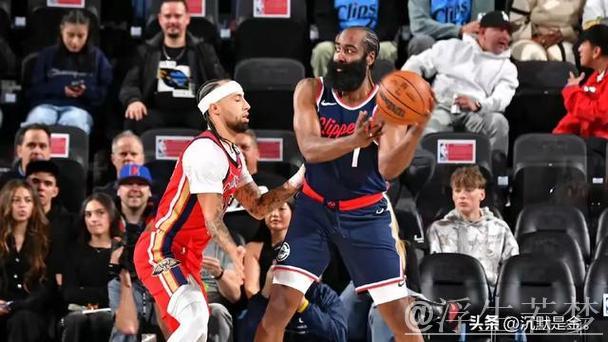 哈登斩获21+10 快船轻松击败鹈鹕